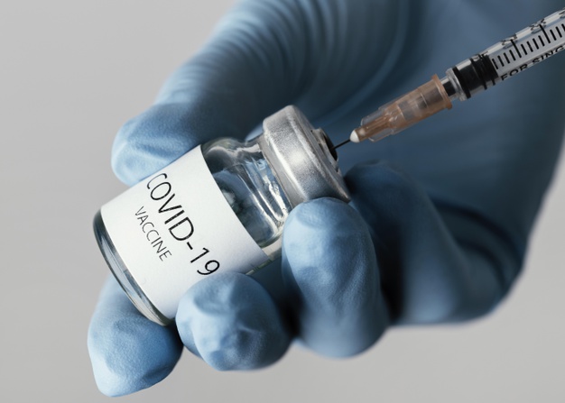 Photo | Doctor preparing a covid-19 vaccine