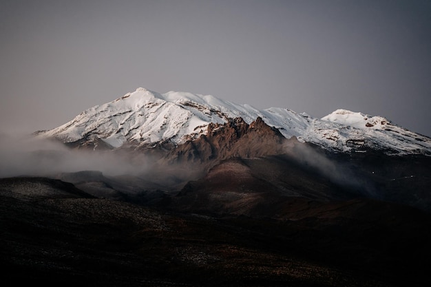 Photo | Snowy mountain peak on a cloudy day